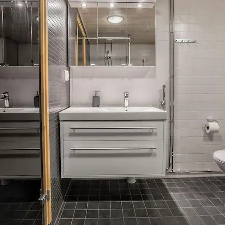 Kotimaailma - Avara Ja Valoisa Kolmio Saunalla Laehellae Helsingin Keskustaa * Helsinki