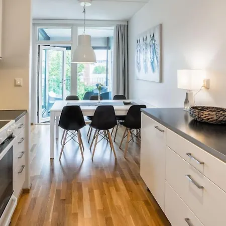 Apartment Kotimaailma - Avara Ja Valoisa Kolmio Saunalla Laehellae Helsingin Keskustaa *